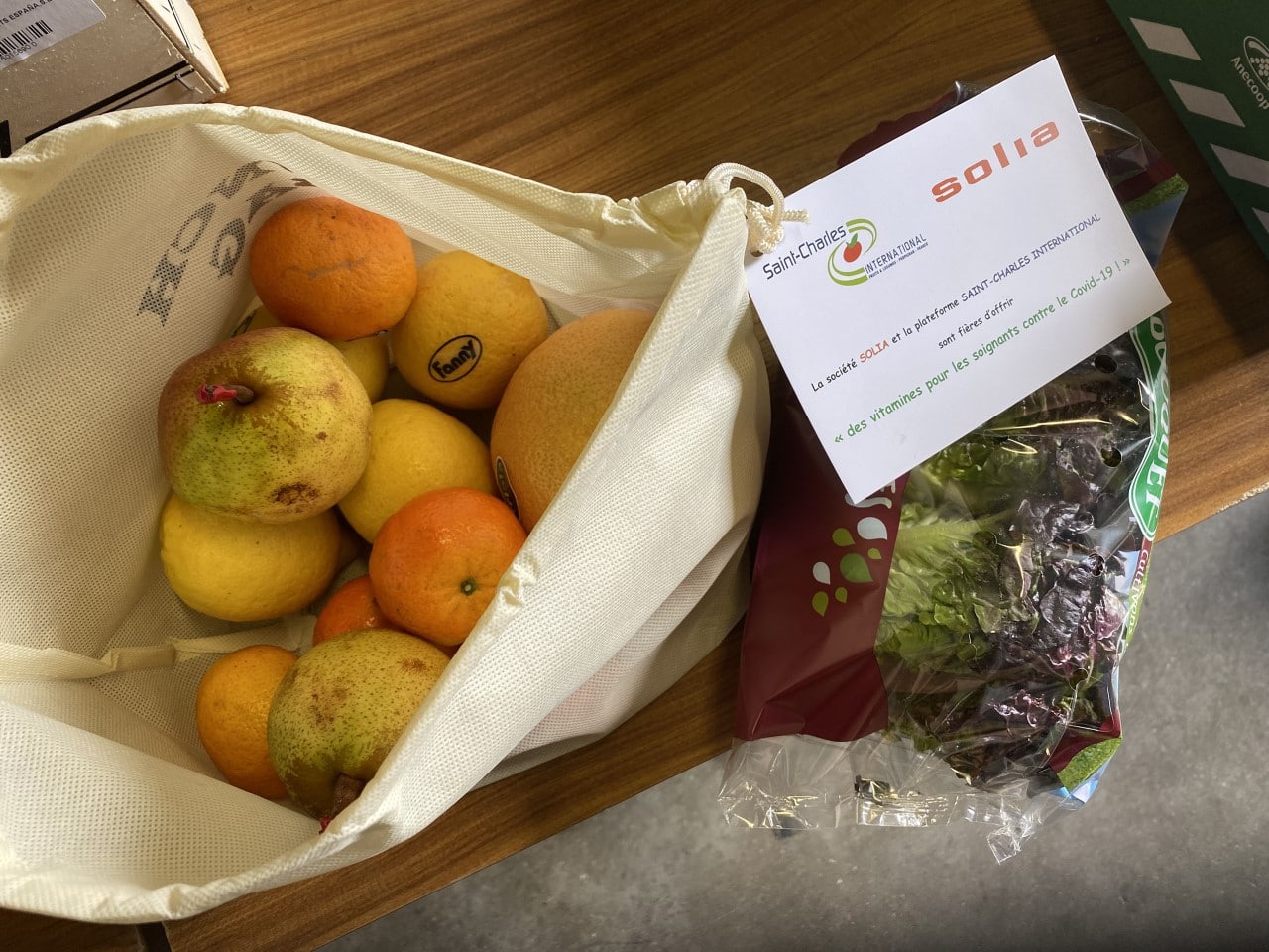 Don de masques Ffp2 et de fruits et légumes à l’hôpital de Perpignan