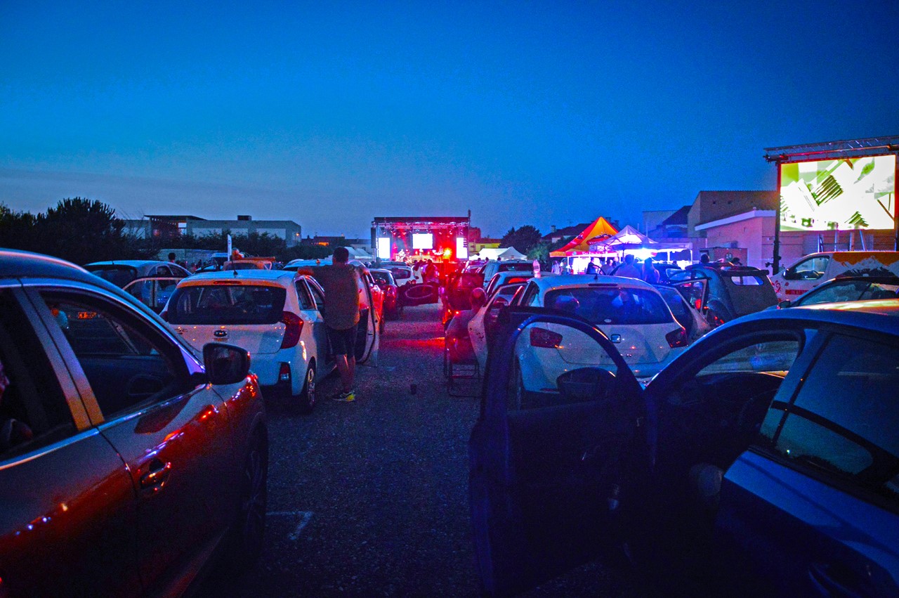 500 personnes réunies pour assister au concert Littoral FM Drive in Live au Soler !