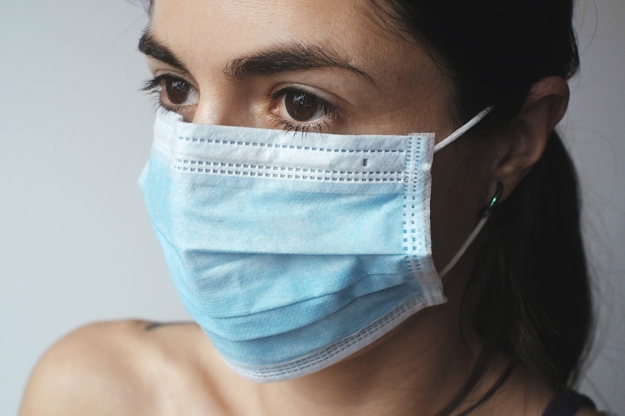 Le masque obligatoire en extérieur dans de plus en plus de villes