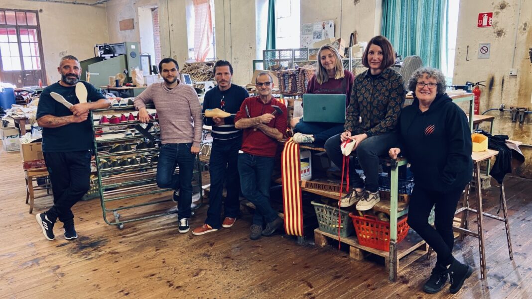 Création Catalane à St Laurent de Cerdans Les derniers fabricants au monde d’espadrilles « au petit point »2