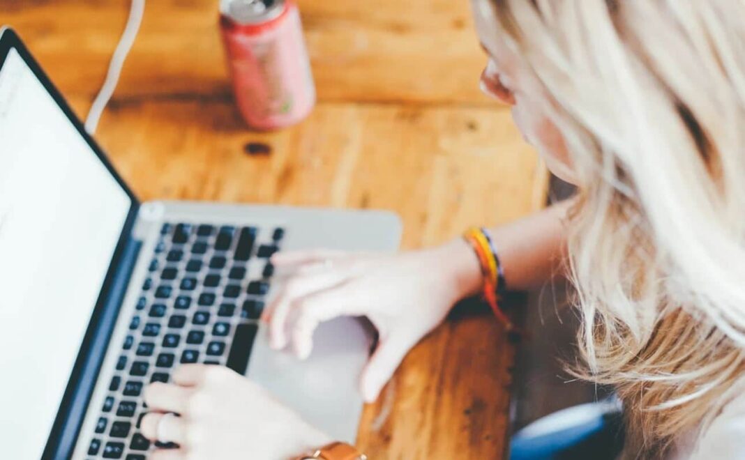 Ouverture d'un service de demande en ligne des titres de séjour pour les étudiants étrangers en France