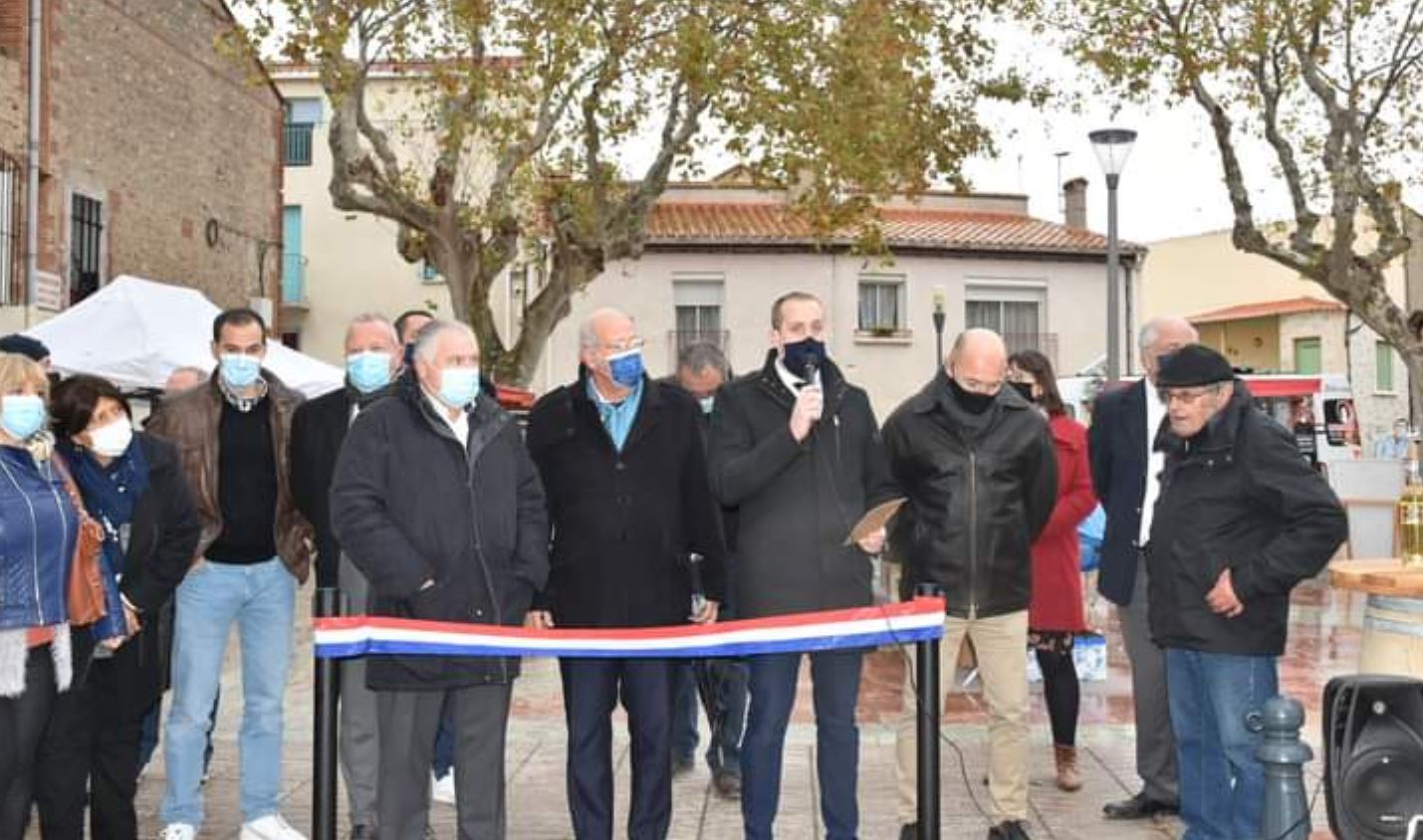 Inauguration du marché de Pia