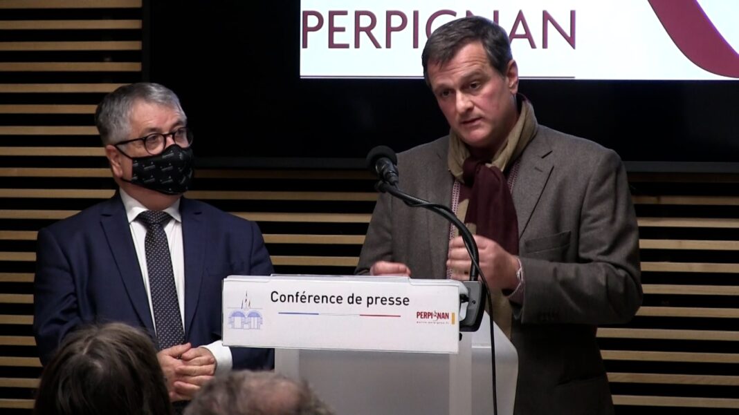 Louis ALIOT, Maire de Perpignan, ouvre la ville aux artistes et lance l’opération « L’Art prend l’air ». Louis ALIOT, Maire de Perpignan, ouvre la ville aux artistes et lance l’opération « L’Art prend l’air ».
