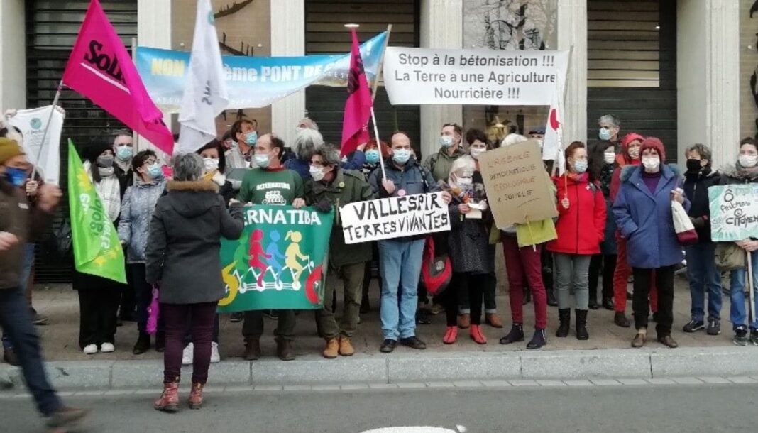 Délégation des 18 associations citoyennes solidaires de l'action menée par l'association Bien Vivre en Vallespir à Céret