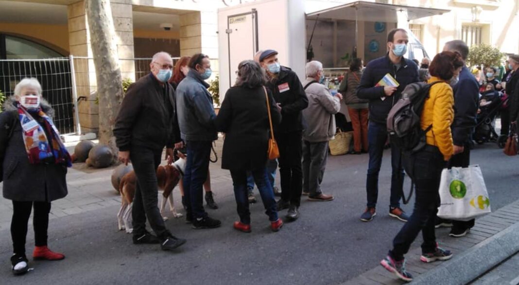 Manuel Bompard et La France Insoumise sur le marché de Céret