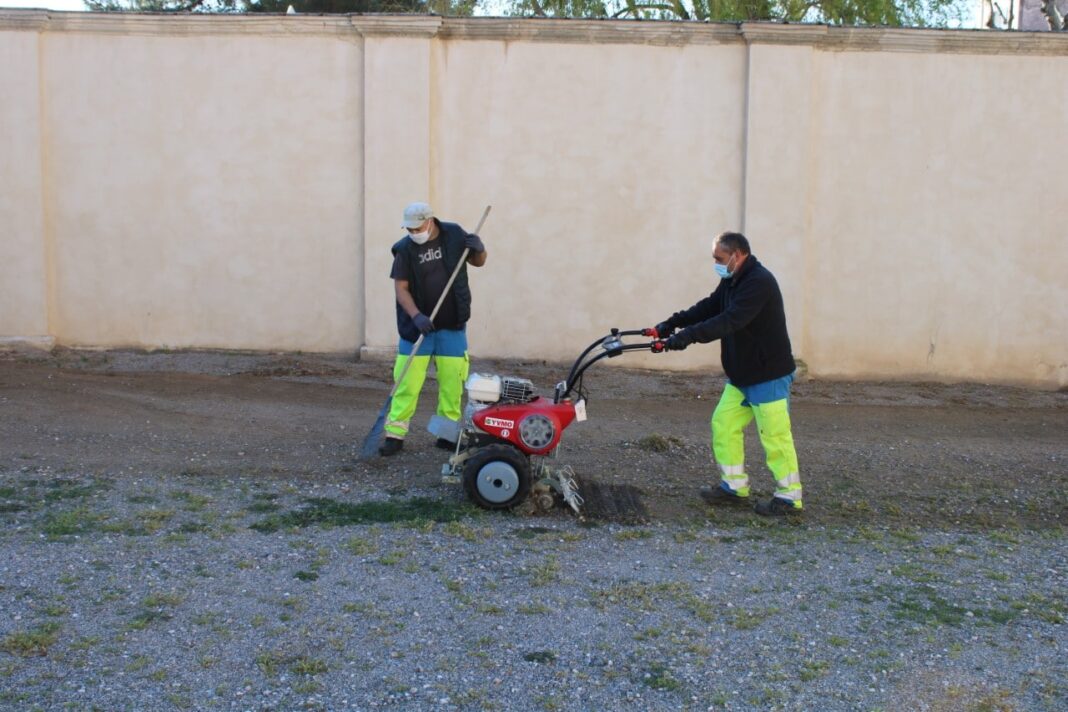 Nos équipes en action opération désherbage