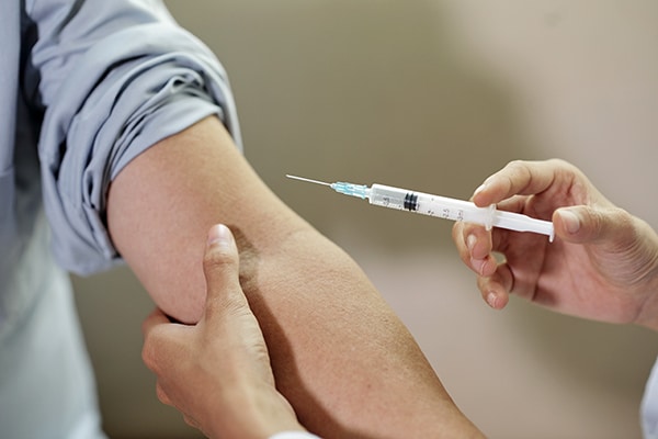 Un centre de vaccination à l’Espace Saint-Mamet #FlashInfo #TVCAT