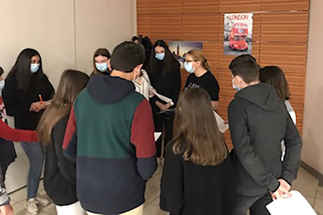 Escape-game au collège ! Sur les traces de Sherlock Holmes à Toulouges2
