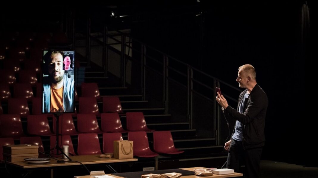 Que du bonheur (avec vos capteurs), un spectacle de magie interactif, par la Compagnie Le Phalène, à découvrir à Port-Vendres