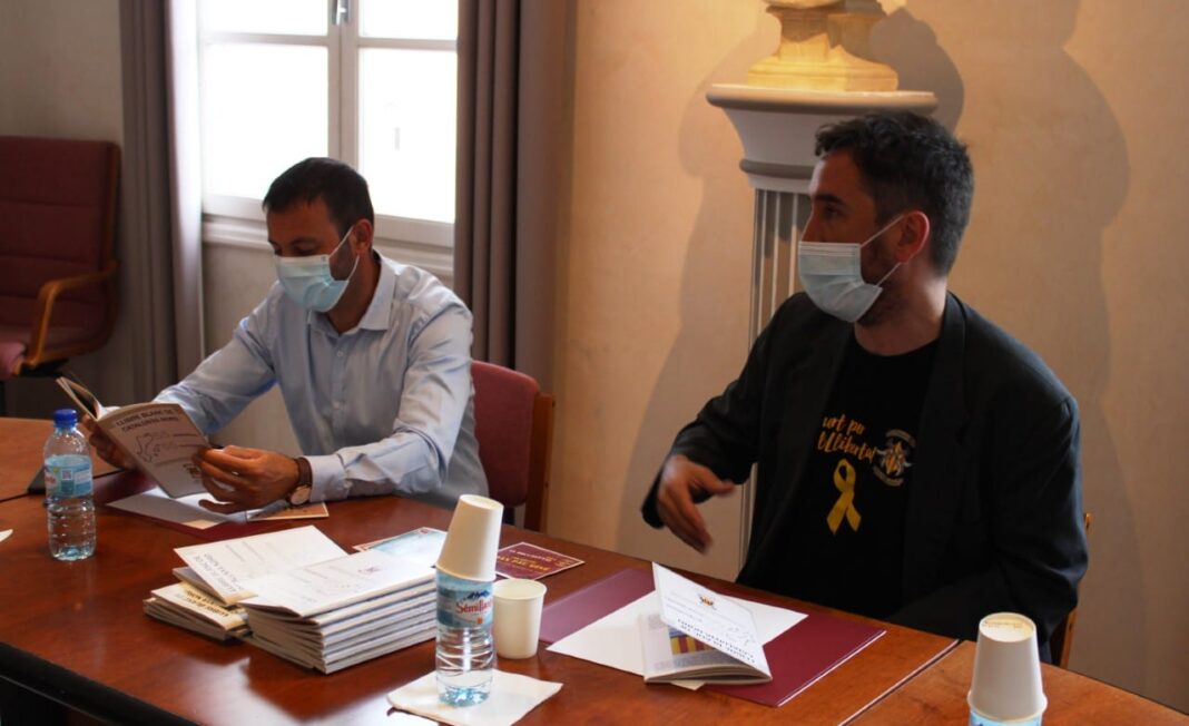 Remise du « Livre Blanc de Catalogne Nord » à la mairie de Port-Vendres2