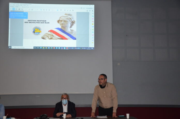Sur la photo le Maire Yves PORTEIX et le Directeur de l’Association des Maires 66