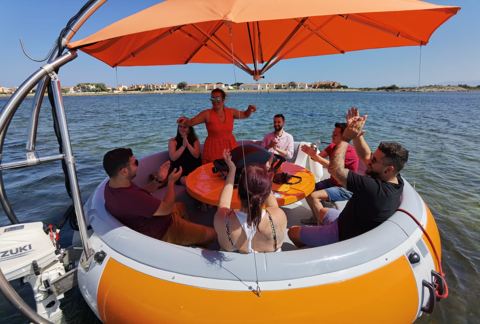 Boni Bar Boat au Barcarès, le bonheur de la fête en toute liberté sur l’eau