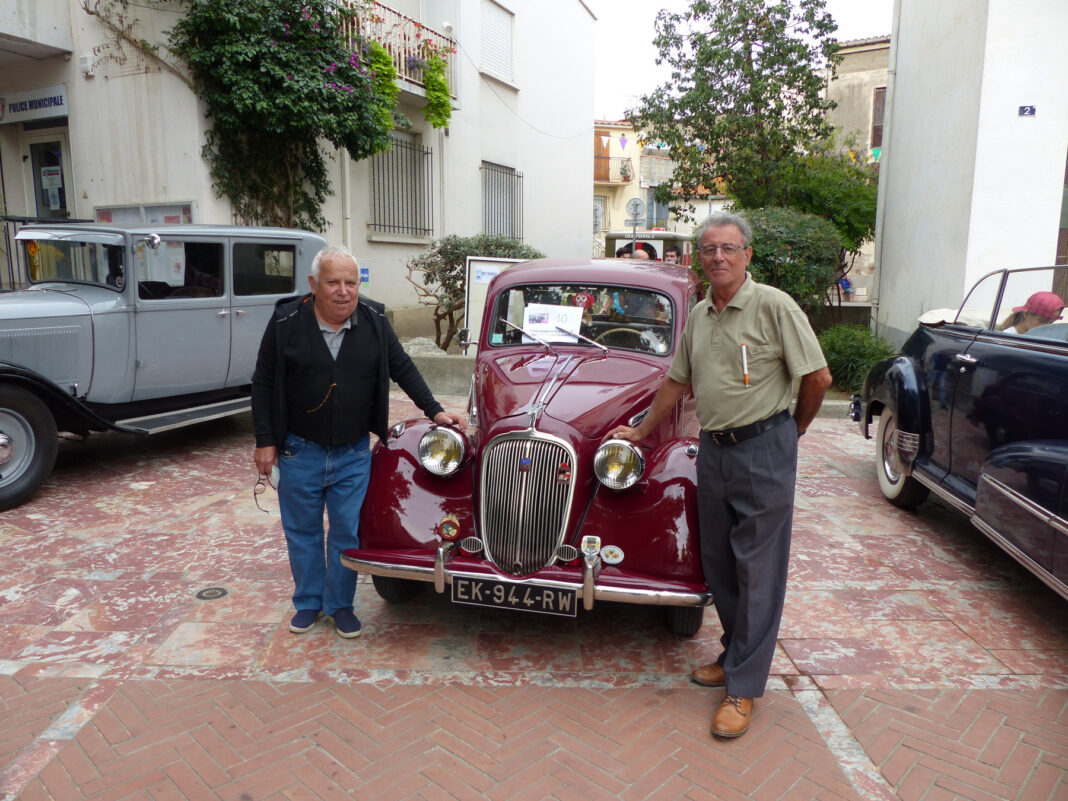 A droite M. Erre Henri devant une simca