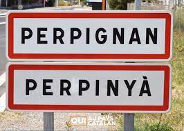 Panneaux d’entrée de Perpignan : pas de changement – Elan de solidarité pour aider Sylvia, 60 ans, à sortir de la rue.