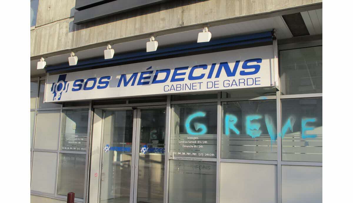 Perpignan : fin de la grève pour SOS Médecin – Perpignan : les AESH manifestaient hier place de la victoire