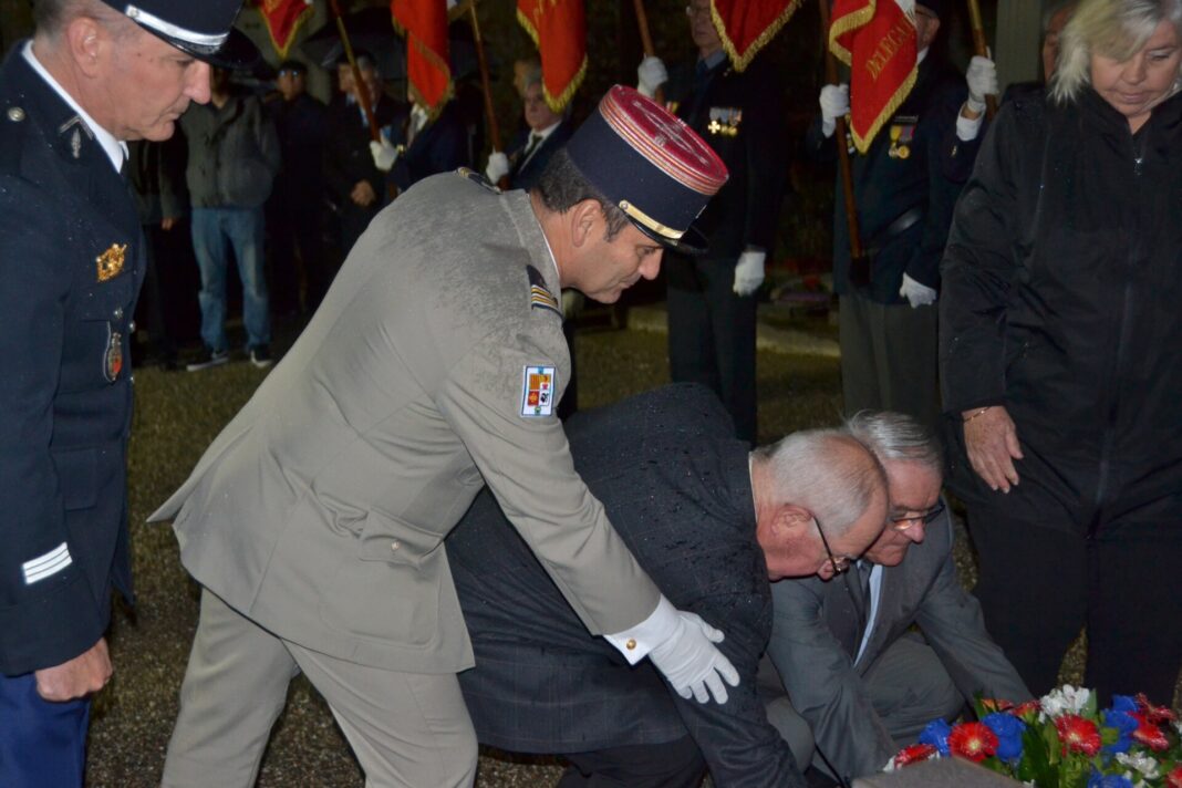 2021-11-09 Dépot de la gerbe sur le monument aux morts
