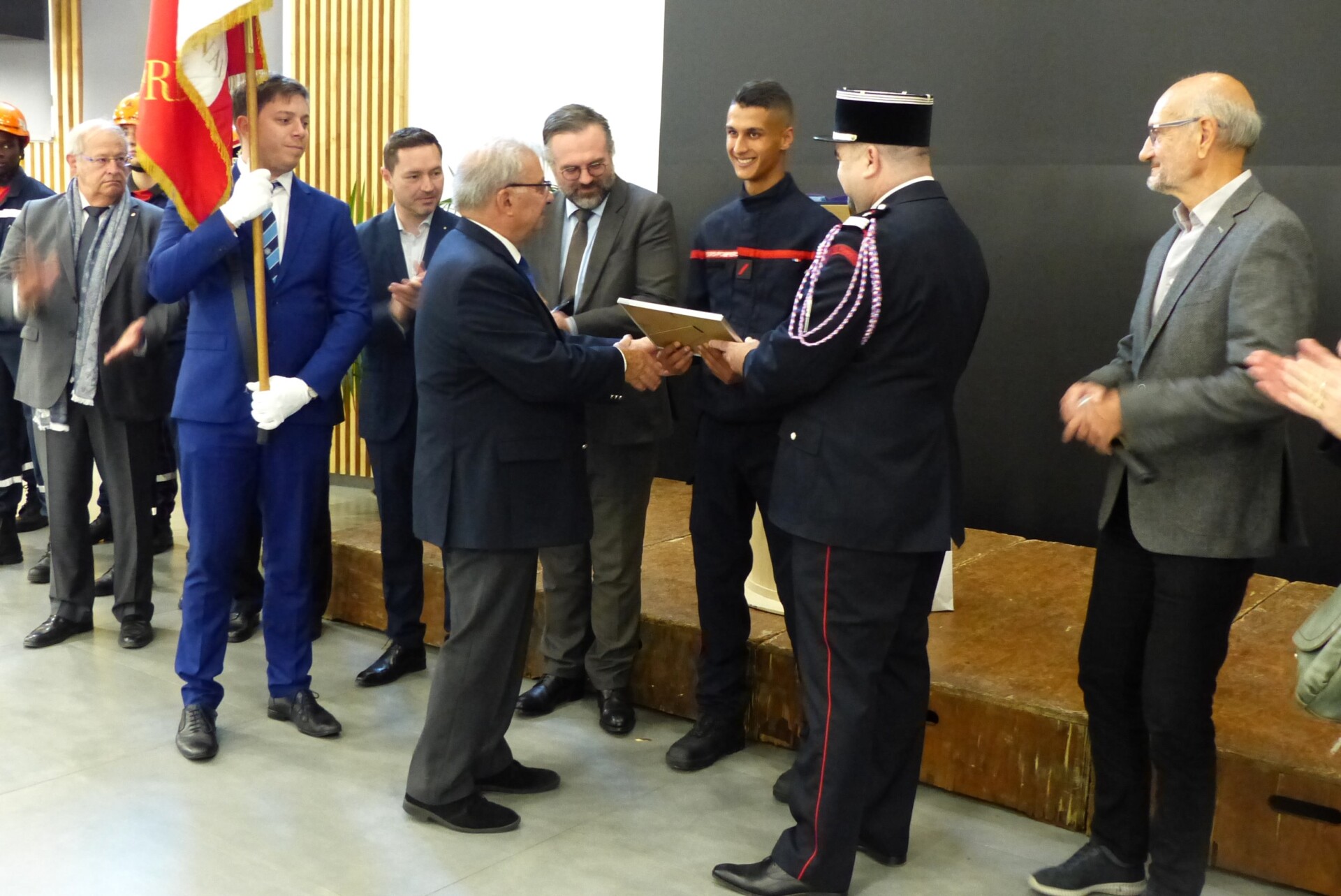 Remise du prix du civisme au Sapeur pompier Matthieu Faudou par l’ANMONM à Canohès