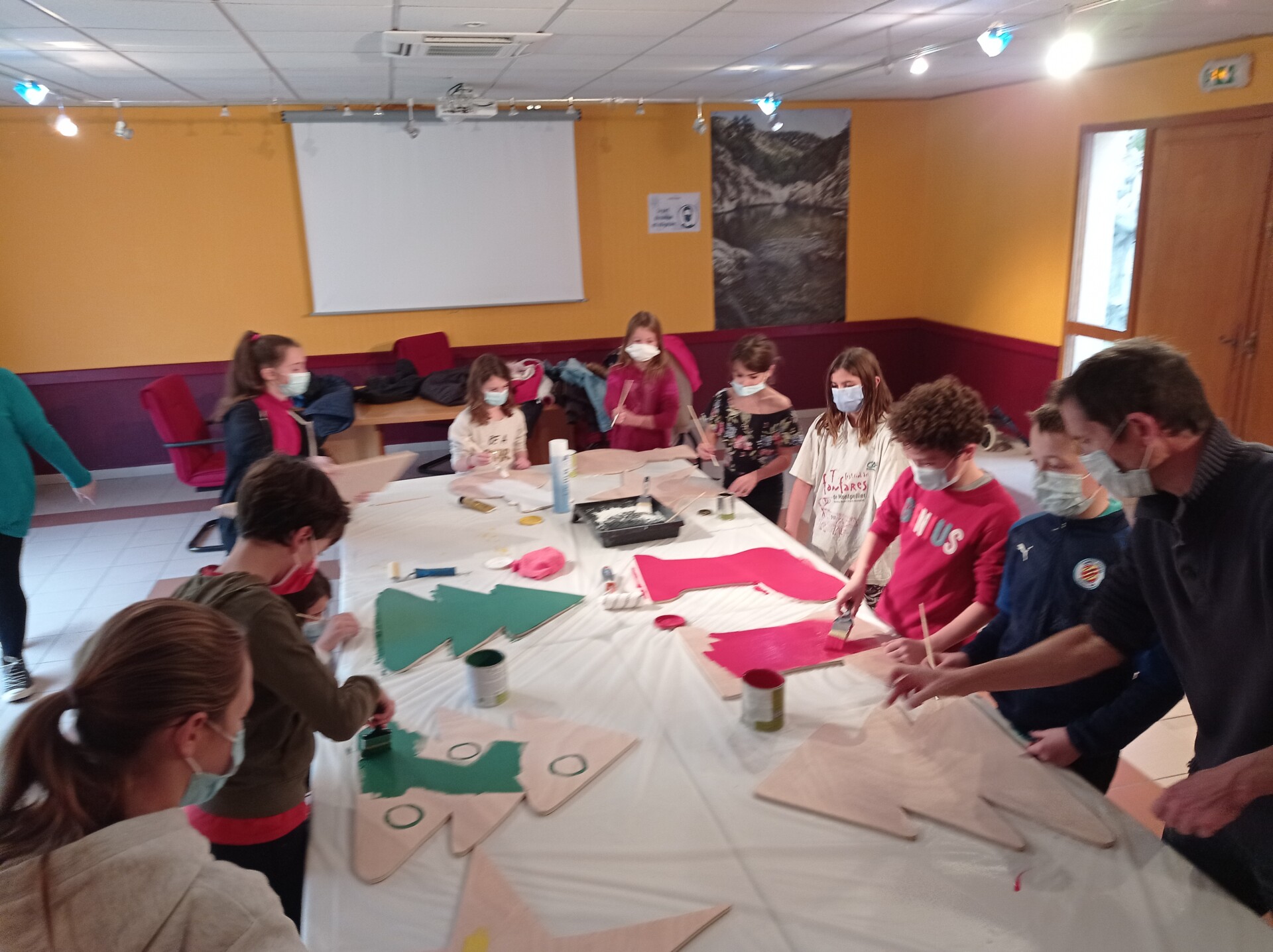 Atelier créatif pour le conseil municipal des enfants et lancement du concours des décorations de Noël à Sorède