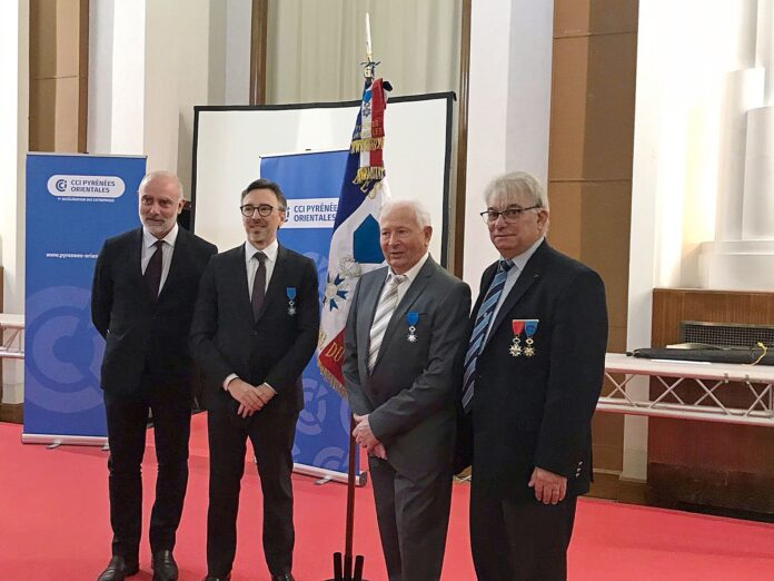 M. Roberto Albalat entouré des personnalités officielles