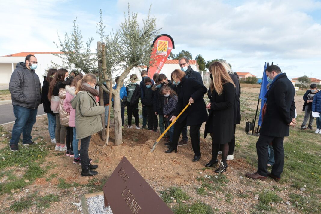 Un arbre pour la laïcité planté à Terrats