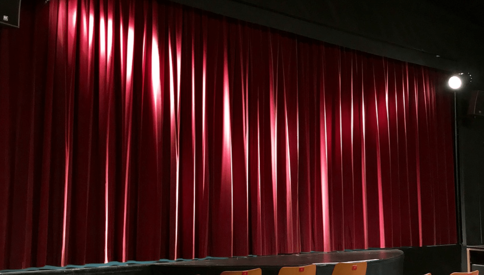 Le clown Pitipopiépla et l’extravagante Isabella au théâtre du Réflexe à Canohès