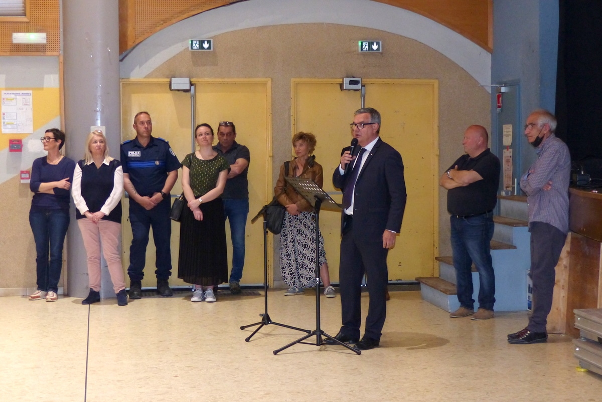 Accueil des nouveaux arrivants à Palau del Vidre et remise de la médaille de la ville à un jeune Palauenc