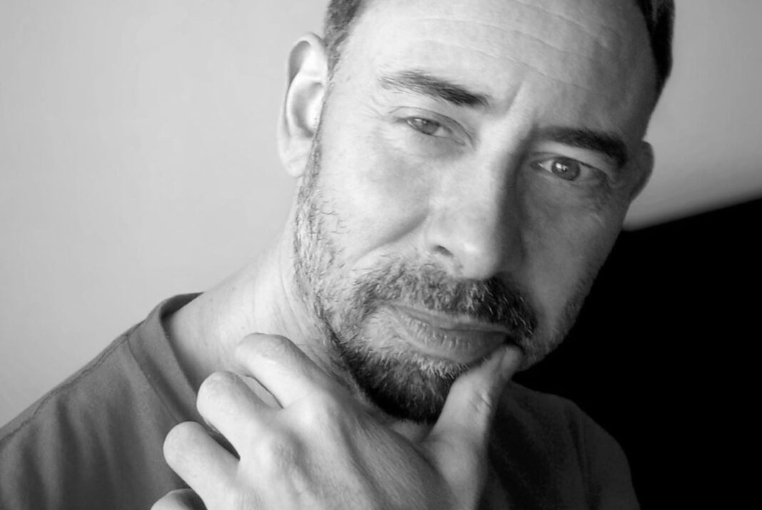 Sébastien Monod célèbre à Perpignan les quarante ans de carrière d'Etienne Daho