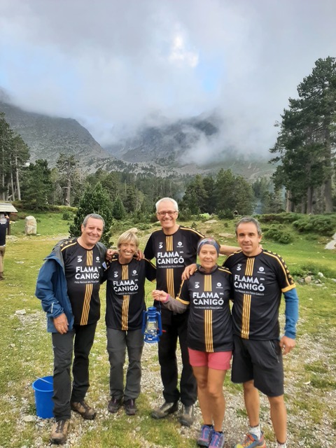 Ahir, revetlla de Sant Joan, més de 50 voluntaris van fer arribar La Flama del Canigó a diferents poblacions de la Cerdanya.