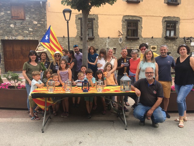 Ahir, revetlla de Sant Joan, més de 50 voluntaris van fer arribar La Flama del Canigó a diferents poblacions de la Cerdanya.