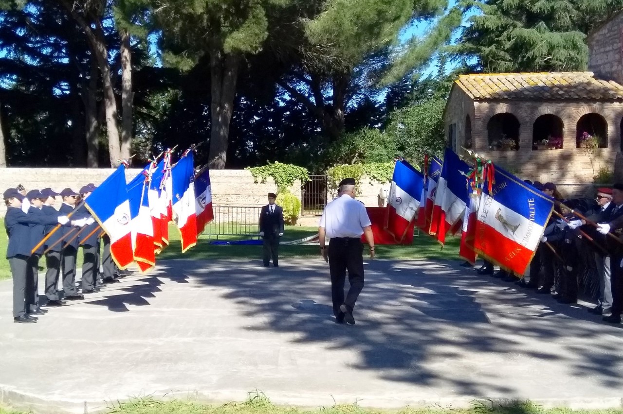 La section Pierre Bayle des jeunes porte-drapeaux du Souvenir Français à Juhègues