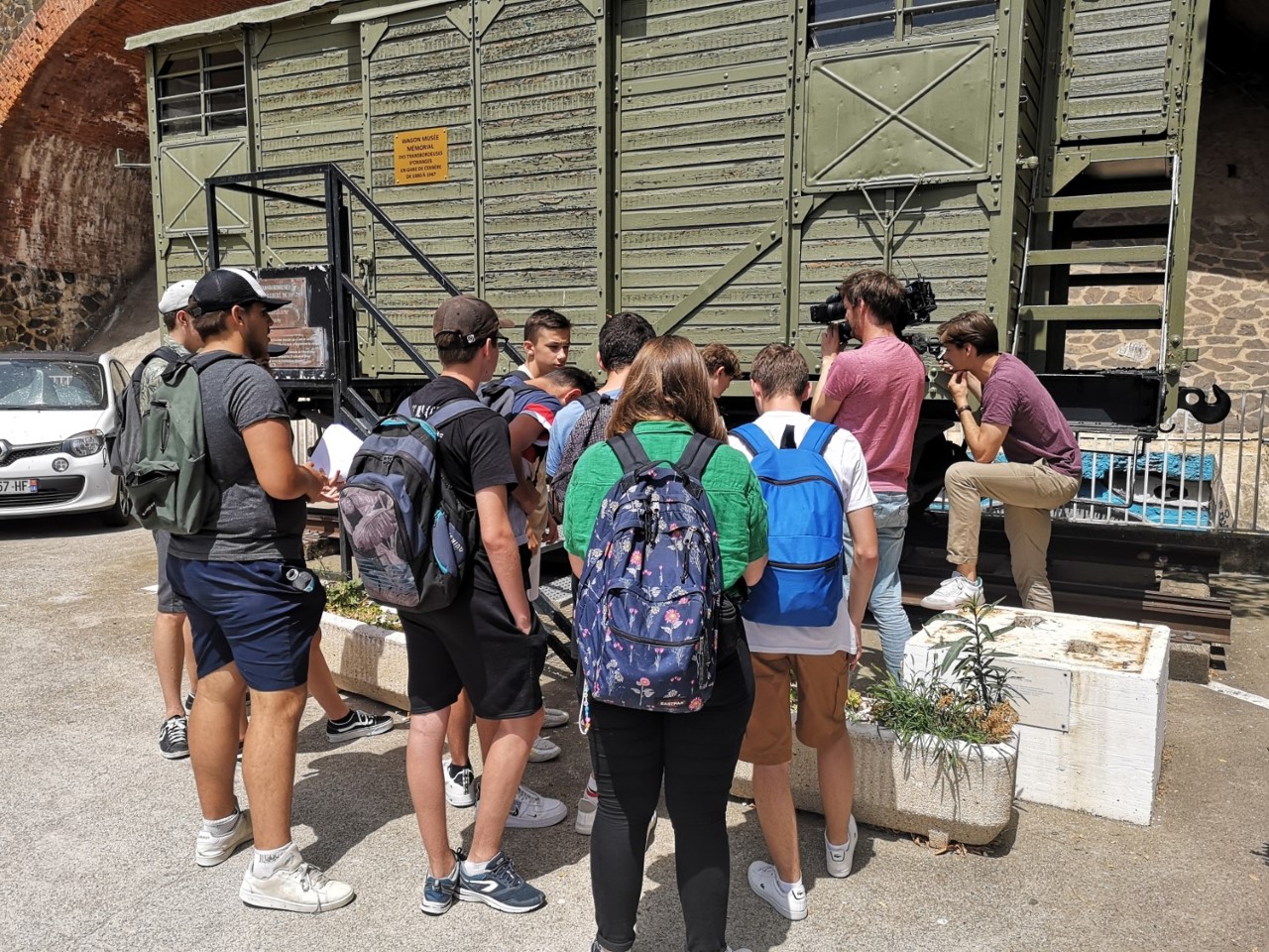 Tournage de TF1 sur le Souvenir Français et sa démarche vis-à-vis des jeunes scolaires au Boulou-Perpignan-Cerbère