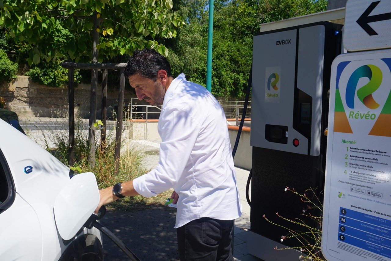Véhicules électriques : trois bornes de recharge rapide implantées sur Sud Roussillon