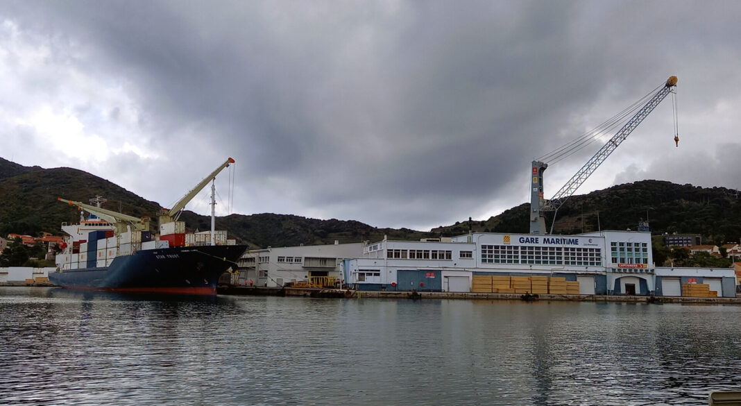Port- Vendres est à l’honneur (si l’on peut dire) de la presse. Article dans le Canard Enchainé le 14 septembre« Trésor archéologique bientôt coulé sous le béton », article dans l’Indépendant le 19 septembre « Escales de luxe : Port- Vendres veut attirer davantage de Yachts et de millionnaires ». Port- Vendres est à l’honneur (si l’on peut dire) de la presse. Article dans le Canard Enchainé le 14 septembre« Trésor archéologique bientôt coulé sous le béton », article dans l’Indépendant le 19 septembre « Escales de luxe : Port- Vendres veut attirer davantage de Yachts et de millionnaires ».