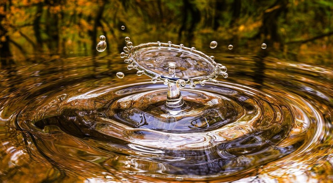 L’eau à vau-l’eau à Pézilla-la-Rivière Un forage mal ou non entretenu peut causer une pollution de la nappe phréatique. La situation peut conduire à la perte de plusieurs milliers de m² d’eau par an, directement rejetés dans le ruisseau, alors que cette ressource, totalement indispensable, doit être plus que jamais économisée.