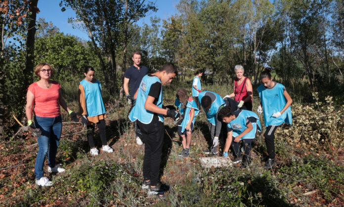 World Cleanup Day : le Département soutient une opération de nettoyage au collège Sévigné