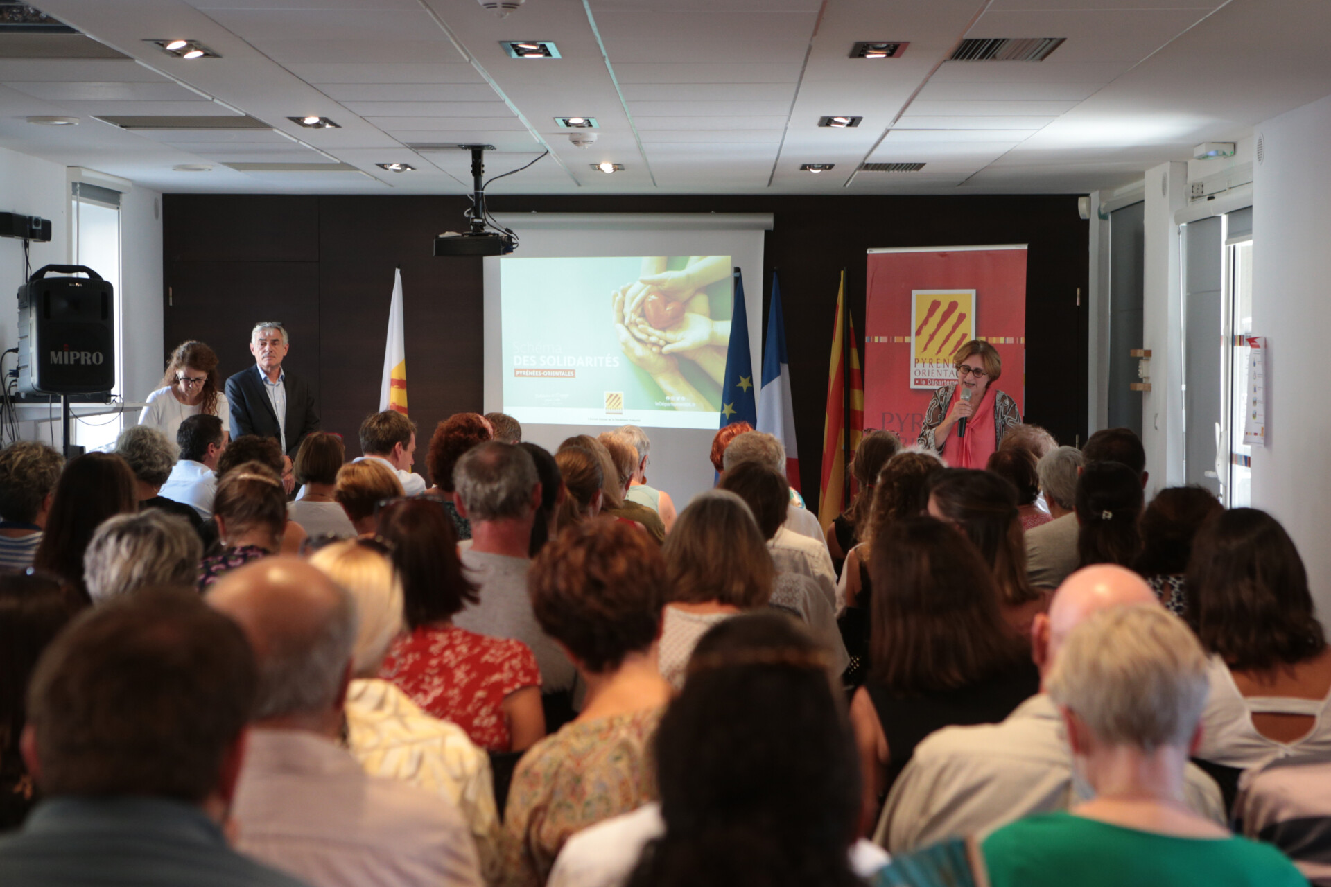 A Perpignan, Hermeline Malherbe, Présidente du Département a introduit les échanges entre élus et professionnels pour proposer des actions sociales toujours plus efficaces.