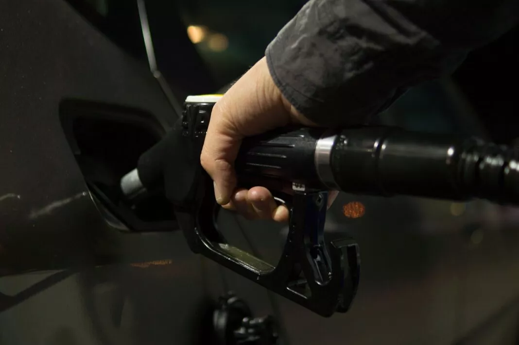 Approvisionnement en carburant dans les Pyrénées-Orientales Dans le département, à la date du 12 octobre 2022 à 16h, 11 stations services sont fermées totalement et 39 sont concernées par une rupture partielle, sur un nombre total de 87 stations services. On relève donc une légère amélioration par rapport à hier (à la même heure, il y avait 19 fermetures totales).
