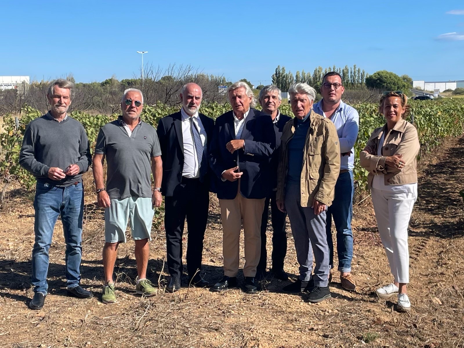Louis Privat et son équipe, entourés de la délégation de la CCIPO. Ici, à Rivesaltes, avec André Bascou, maire de la commune)