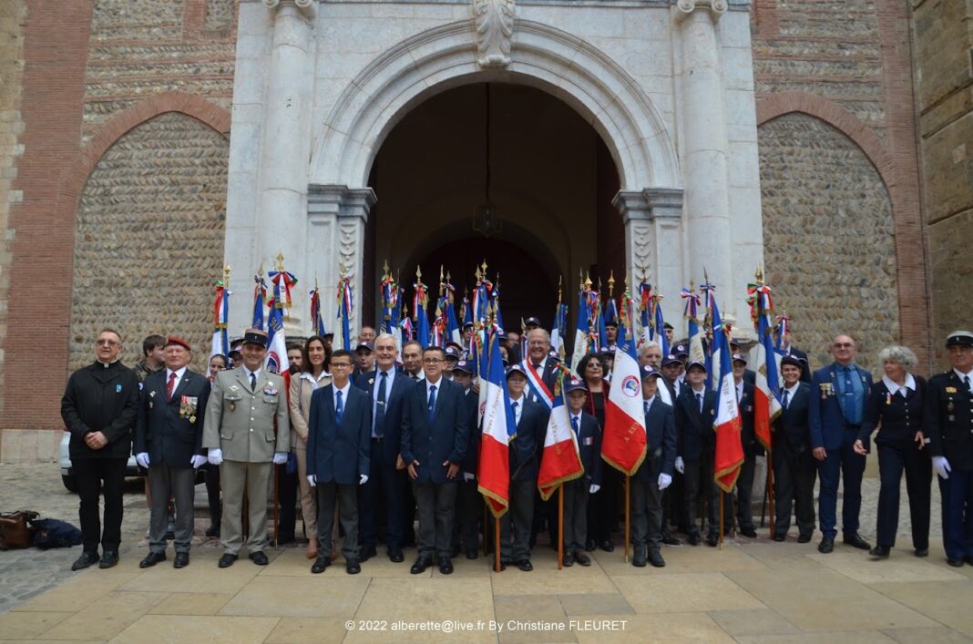 présentation de la nouvelle promotion des jeunes porte-drapeaux du Souvenir Français pour le Pyrénées Orientales Présentation de la nouvelle promotion André Salvat des jeunes porte-drapeaux de la section Pierre Bayle du Souvenir Français