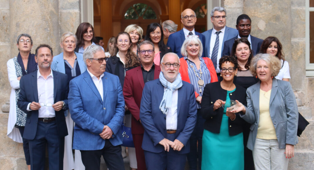 L’Université de Perpignan et sa Fondation célèbrent la deuxième promotion 2021-2022 de médiateurs lors de la remise du Diplôme Universitaire Modes Alternatifs de Règlement des Différends L’Université de Perpignan et sa Fondation célèbrent la deuxième promotion 2021/2022 de médiateurs lors de la remise du Diplôme Universitaire « Modes Alternatifs de Règlement des Différends »
