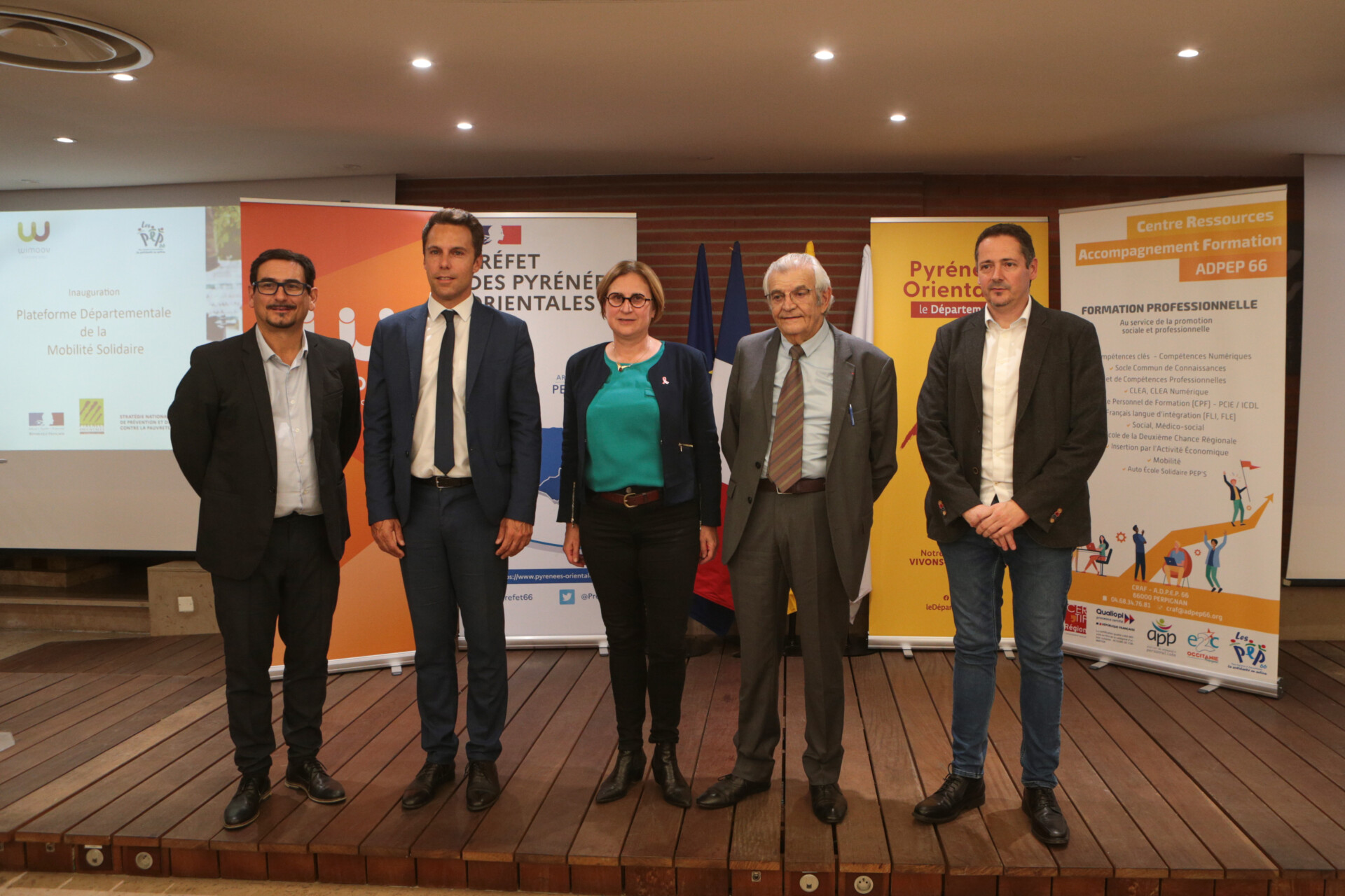 Frédéric Badina, Président de l'association Wimoov, Rodrigue Furcy, Préfet des Pyrénées-Orientales, Hermeline Malherbe, Présidente du Département, Robert Clarimon, Président de l'ADPEP66 et rémi Lacapère Vice-Président du Département délégué à l'insertion sociale et professionnelle ont inauguré un nouveau dispositif pour aider à la mobilité.
