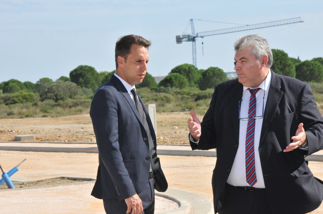 Saint-Estève Visite du Préfet sur les nombreux chantiers en cours 1 M. Le Maire Robert Vila et une partie de l’équipe municipale recevaient M. Furcy, nouveau préfet des Pyrénées-Orientales pour la visite des nombreux chantiers en cours et à venir sur la commune de Saint-Estève.