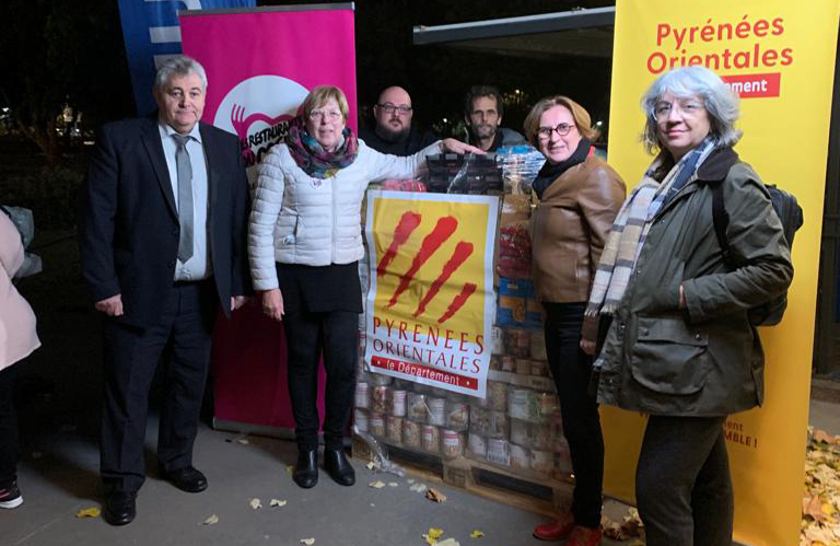 Le Département offre une palette de denrées alimentaires aux Restos du Cœur