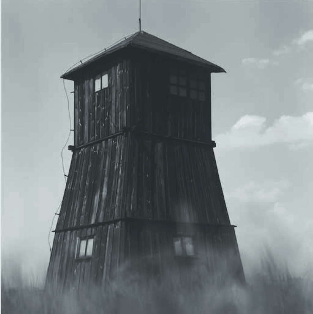 planche des visuels presse_ KENNA-3 MICHAEL KENNA Camp de Lublin-Majdanek, Mirador, Pologne. 1998 192 x 195 mm Crédits : Ministère de la Culture (France), Médiathèque du Patrimoine et de la Photographie (MPP), diffusion MRN-GP/donation Michael Kenna. ©Musée de la Résistance Nationale (MRN)