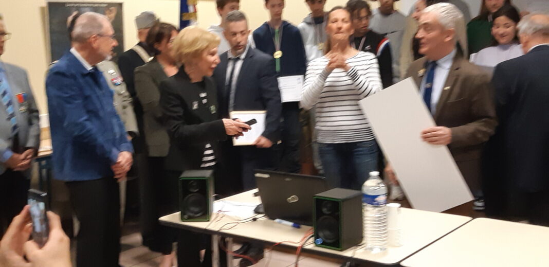 Remise du chèque du Souvenir Français à la classe défense du collège madame de Sévigné à Perpignan, le 10 mars 2023 Remise du chèque du Souvenir Français à la classe défense du collège madame de Sévigné à Perpignan, le 10 mars 2023