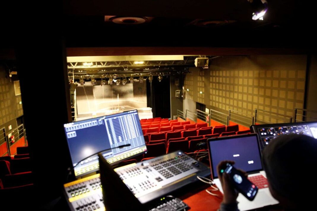 TEXTE THEATRE La régie envoie le son et la lumière Canet : l'une des plus belles scènes françaises arrive au théâtre Jean Piat