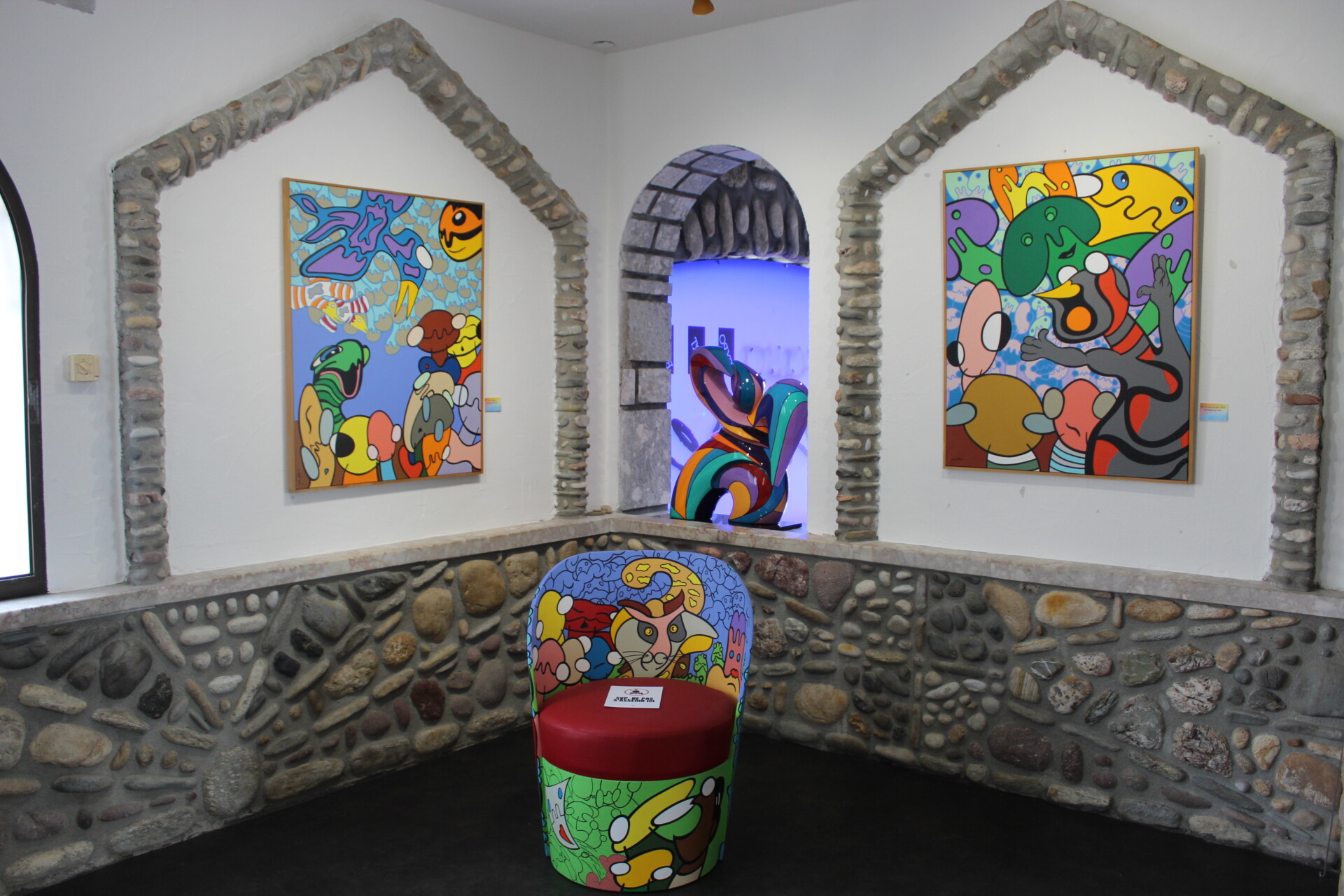 La casa Carrère (bâtisse emblématique de la ville de Bages située au 09 avenue de la Méditerranée) a ouvert ses portes le 01 mars aux élucubrations de Jean Hellemans et aux sculptures de Christine Bazantay !