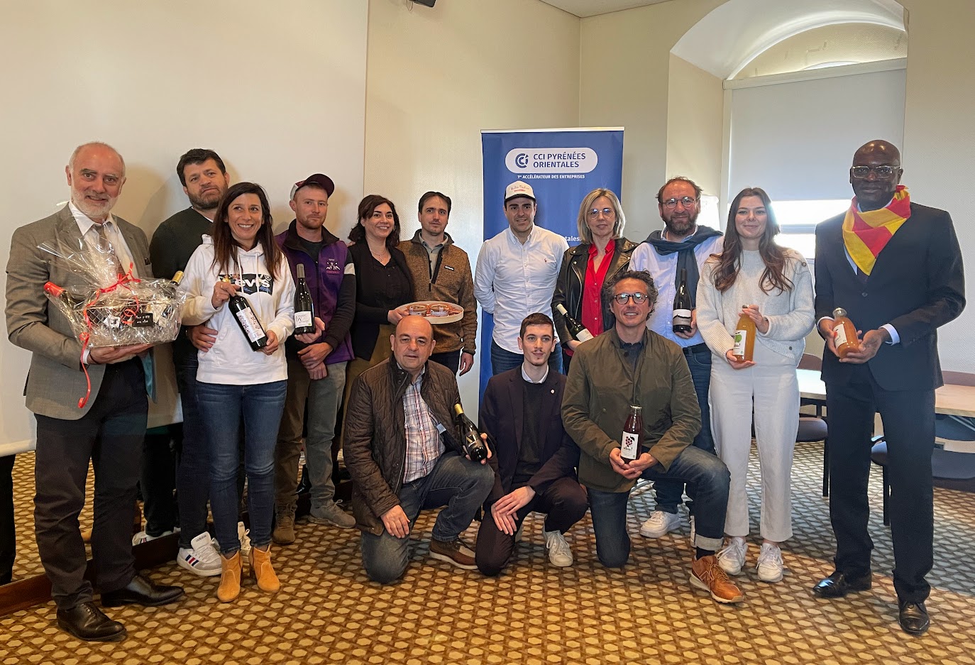 Photo / Laurent Gauze (à gauche) et Ludovic Servant (à droite) et les producteurs participants au salon