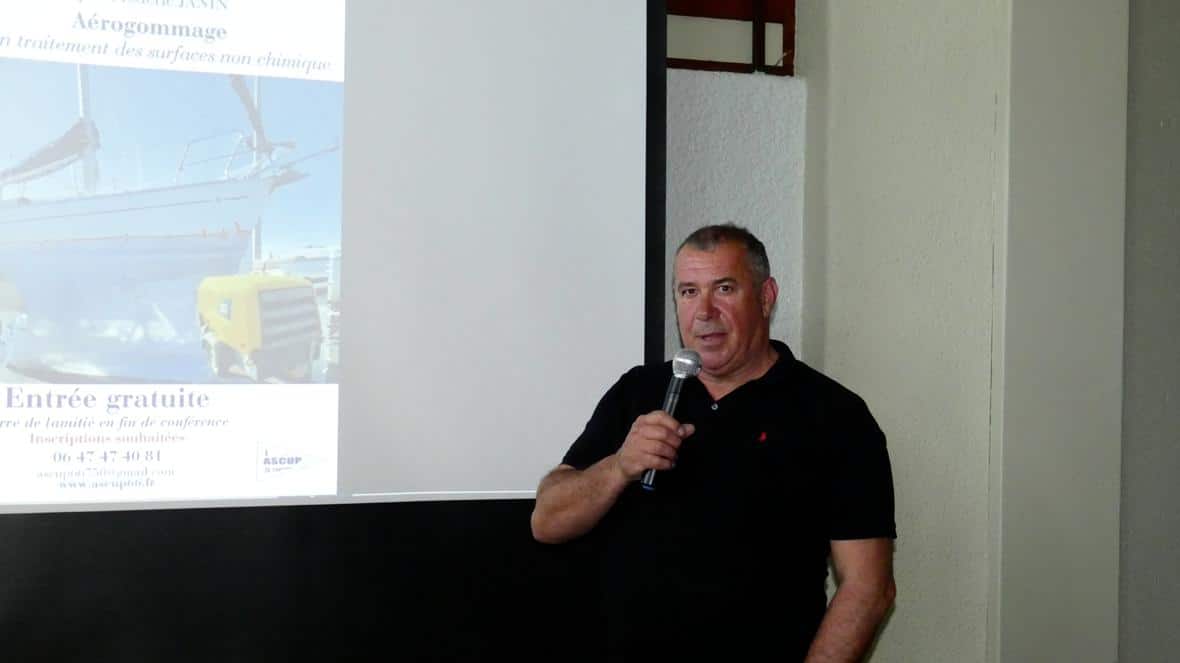 Une belle audience pour la conférence sur l’aérogommage à Saint-Cyprien