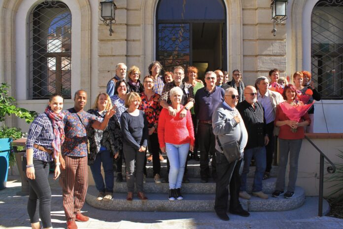Salon du livre et des Arts qui se déroulera à Castelnou. L'inauguration est prévu le dimanche 23juillet à 11h30 en présence des élus. Nous reviendrons sur la présentation du livre réalisé par les auteurs du Cercle dont les bénéfices serviront à acheter un fauteuil électrique pour un enfant handicapé de l'Association Souris à La Vie et une autre partie des bénéfices seront versée à l'associassions Autisme 66.